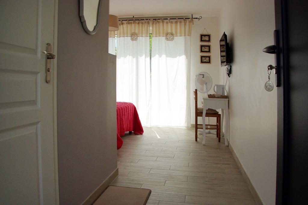 Les Abris Du Chateau Mer Luaran gambar