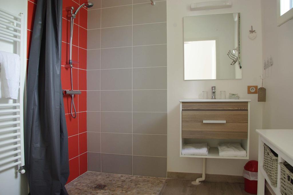 Les Abris Du Chateau Mer Bilik gambar